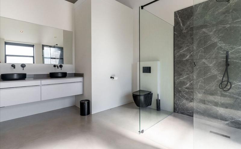 6 Bedroom Property for Sale in Hout Bay Western Cape